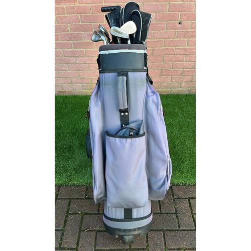 847 - MOBILE GOLF TROLLEY AND CLUBS - BATTERY NEEDED