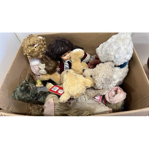 441 - MIXED VINTAGE DOLLS AND SOFT TOYS USED