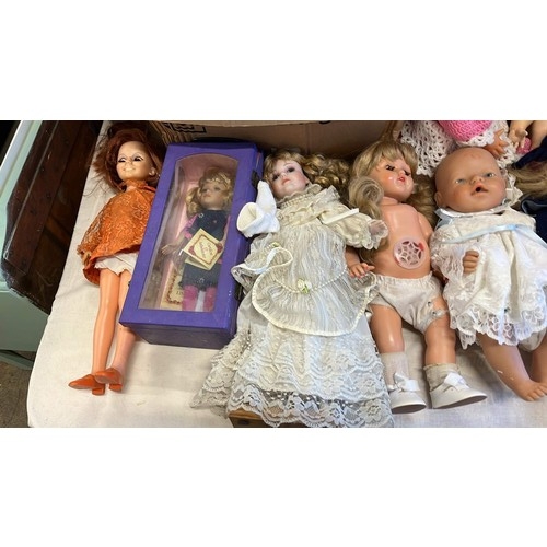 441 - MIXED VINTAGE DOLLS AND SOFT TOYS USED