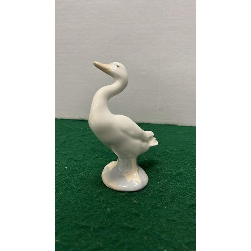 17 - LLADRO DUCK FIGURE