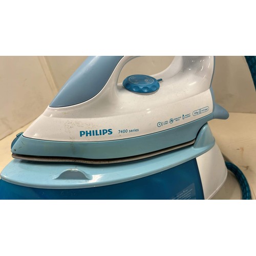 391 - PHILLIPS 7400 SERIES STEAM IRON