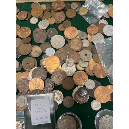 178 - LARGE QTY OF UK AND WORLD WIDE COINS / SILVER NOTED