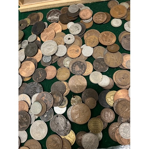 178 - LARGE QTY OF UK AND WORLD WIDE COINS / SILVER NOTED