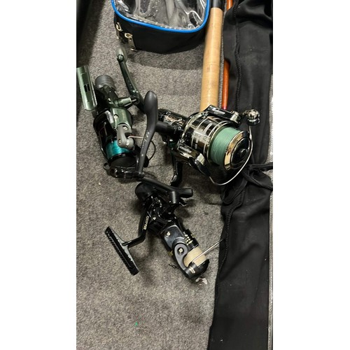 340 - QTY OF CLEAN FISHING GEAR / REELS , 5 RODS UMBRELLA PLUS CASE