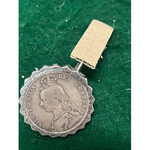 182 - 1890 VICTORIA SILVER HALF CROWN IN A LOOSE BROOCH MOUNT