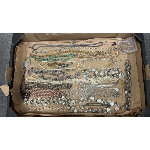 89 - COLLECTION OF MIXED NECKLACES