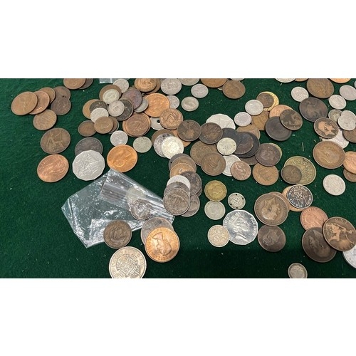 178 - LARGE QTY OF UK AND WORLD WIDE COINS / SILVER NOTED