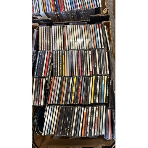 206 - LARGE COLLECTION OF MIXED CDS