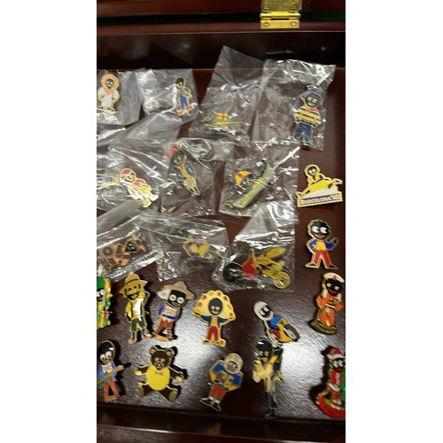 134 - COLLECTION OF GOLLY BADGES IN WOODEN BOX