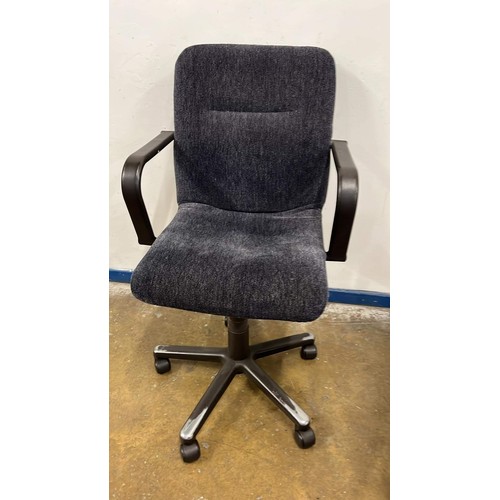 223 - GREY OFFICE CHAIR