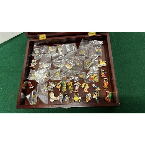 134 - COLLECTION OF GOLLY BADGES IN WOODEN BOX