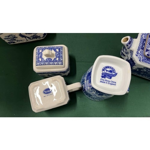 544 - BLUE AND WHITE TEA POT ITEMS BY WADE AND RINGTONS