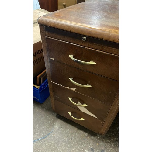 567 - OAK TWIN PEDESTAL OFFICE DESK SEE PICTURES