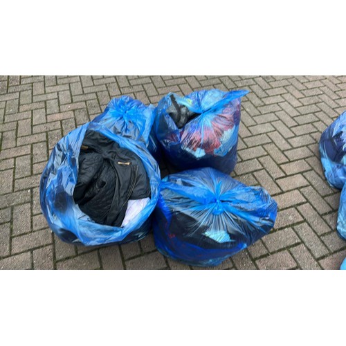 564 - BAGS OF MIXED GRADE CLOTHES