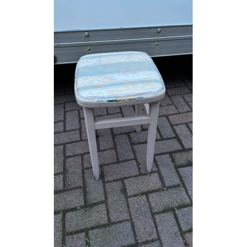 642 - RETRO STOOL WITH PADDED SEAT