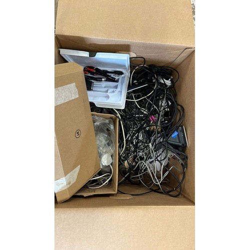 554 - QUANTITY OF MIXED ELECTRICAL ALLIANCE LEADS AND PHONES