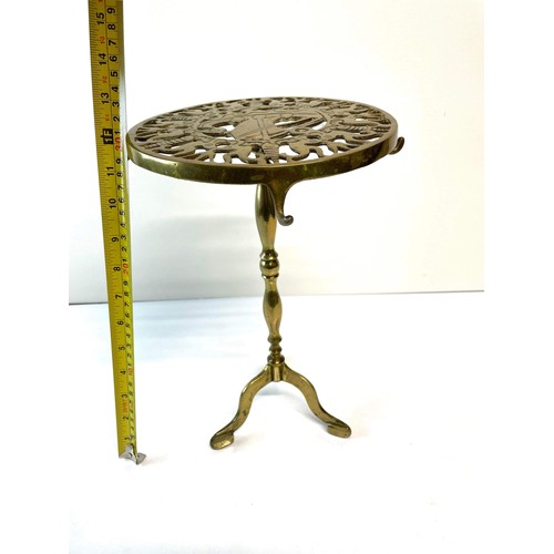 76 - BRASS TRIVIT STAND