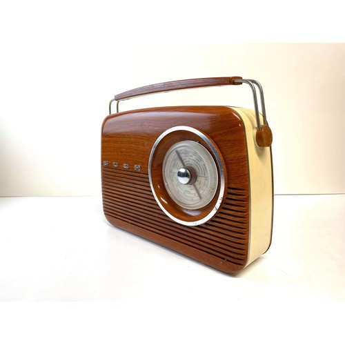 68 - BROWN FINISH BUSH RADIO