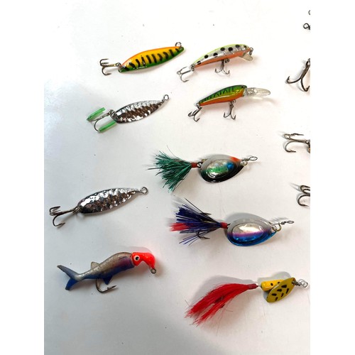 73 - COLLECTION OF FISHING LURES