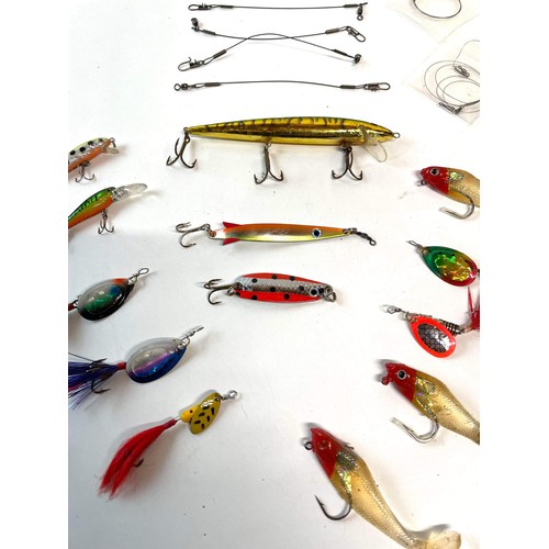 73 - COLLECTION OF FISHING LURES