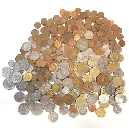 52 - QTY OF MIXED WORLD WIDE COINAGE