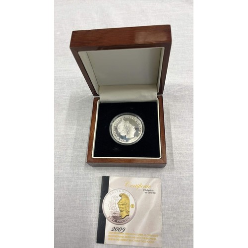 125 - BRITANNIA £5 COIN WITH QUEENS HEAD BOXED