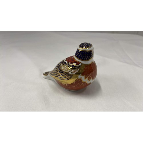 157 - ROYAL CROWN DERBY OLD IMARI ROBIN WITH GOLD STOPPER