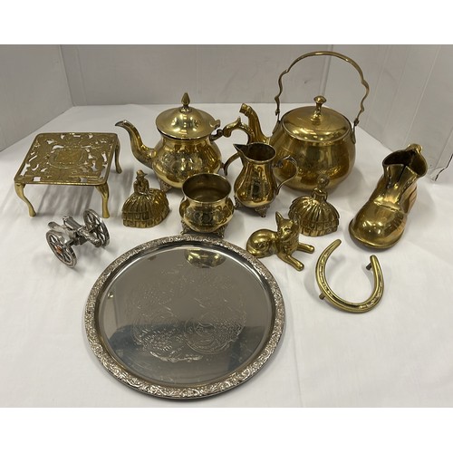 154 - COLLECTION OF MIXED HEAVY BRASS WARE