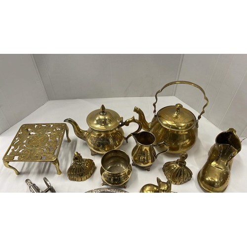 154 - COLLECTION OF MIXED HEAVY BRASS WARE