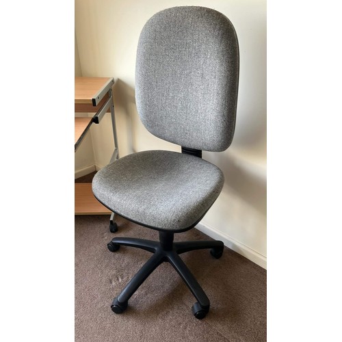 369 - SMALL PC DESK AND GREY OFFICE CHAIR