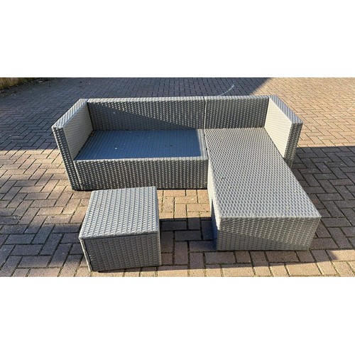 380 - OUT DOOR GARDEN PLASTIC RATTERN SOFA SET USED NEEDS CLEAN / HAS COVER