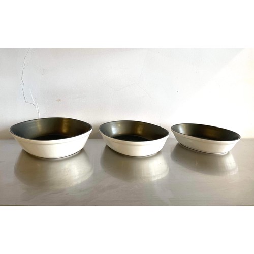 274 - SET OF THREE TWO TONE COOK DISHES