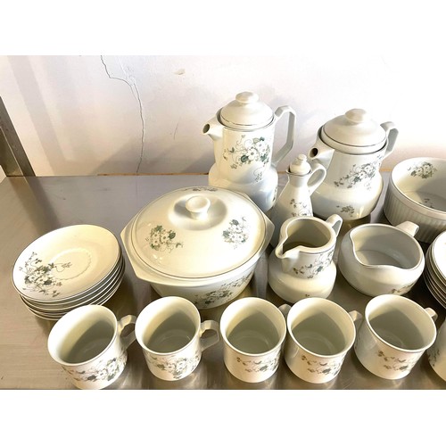 250 - BRAZILIAN MADE 31Pc TABLE WARE