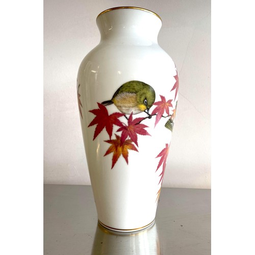 280 - 1981 FRANKLIN PORCELAIN JAPAN VASE