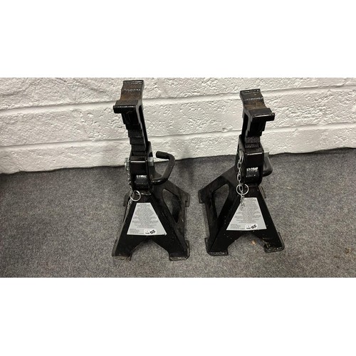 424 - PAIR OF HALFORDS ADVANCED 3 TONNE RATCHET AXLE STANDS IN BLACK / 1.5 TONNE PER STAND