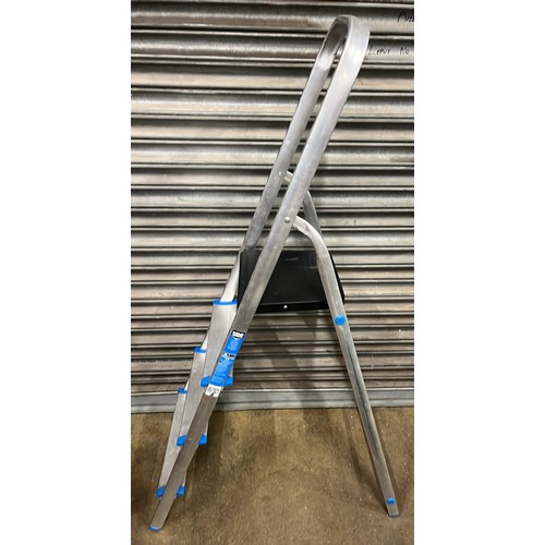 519 - MAC ALLISTER TALL STEP LADDER