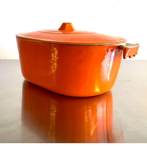 513 - ORANGE LAVEC 25 CAST METAL CASSEROLE COOK POT