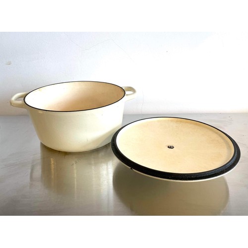 510 - WHITE CAST METAL CASSEROLE POT