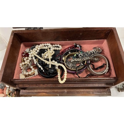 348 - WOODEN JEWEL BOX WITH COSTUME JEWELLERY