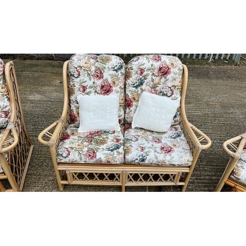 540 - 2 X 1 X 1 CONSERVATORY SOFA SET