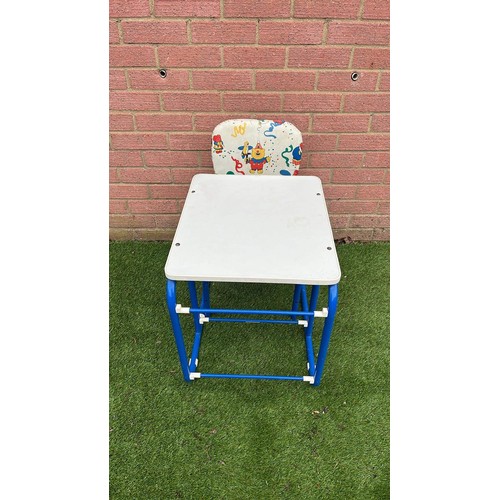 623 - CHILDS TABLE AND CHAIR