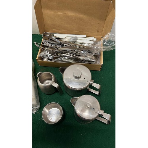 625 - STAINLESS STEEL TEA POTS AND PLASTIC PARTY WARES