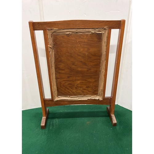 619 - EDWARDIAN OAK FRAMED FIRE SCREEN WITH CRINOLINE DETAIL NEEDLE WORK SEE ALL PICTURES FOR CONDITION