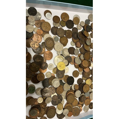 227 - LARGE QTY OF UK & WORLD COINAGE