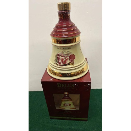 195G - BELLS OLD SCOTCH WHISKY SEALED CHRISTMAS 1996 CHRISTMAS DECANTER