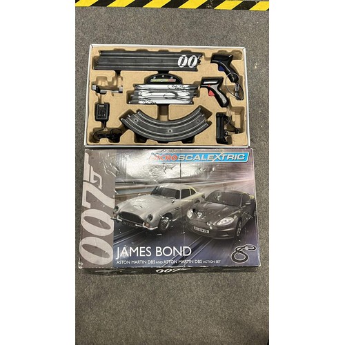 814 - MICRO SCALEXTRIC JAMES BOND 007 RACE SET / NO CARS WTH THIS SET