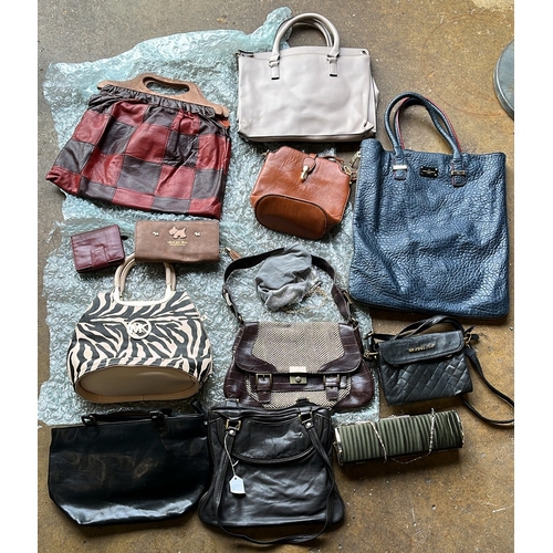 859 - Mixed handbags and purses