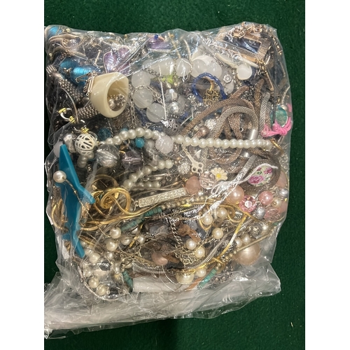 857 - Bag of costume jewellery