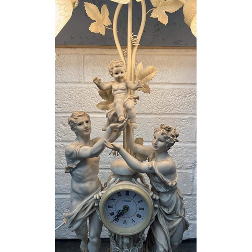 544 - LARGE , TALL CLASSICAL ANTIQUITY DETAILED CLOCK LAMP