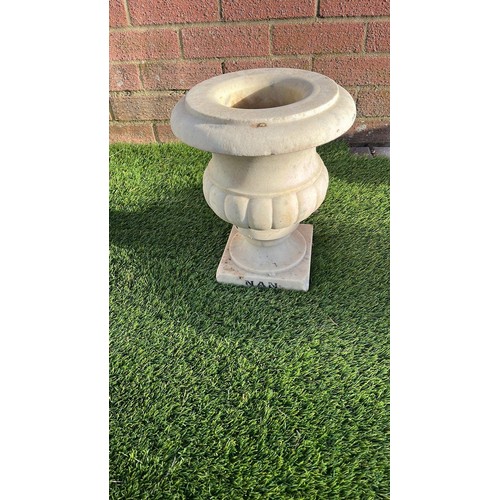 528 - MABLE GARDEN URN